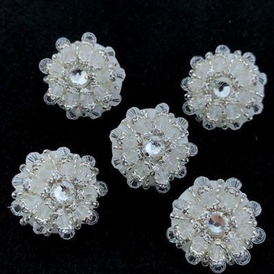 Botons de perles fets a mà